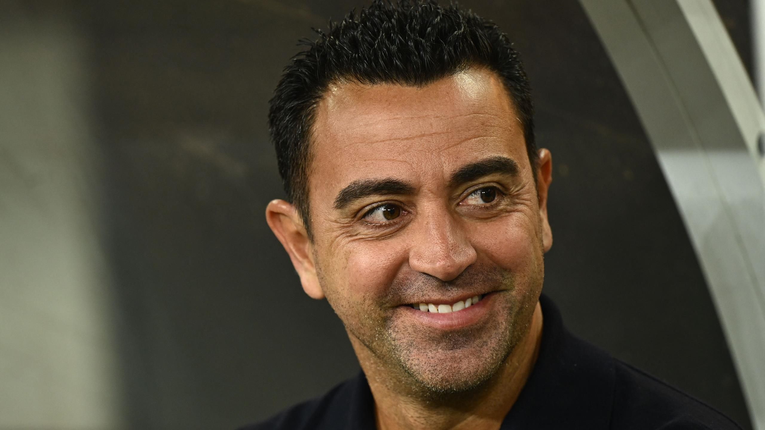 Xavi Hernandez signs new Barcelona
