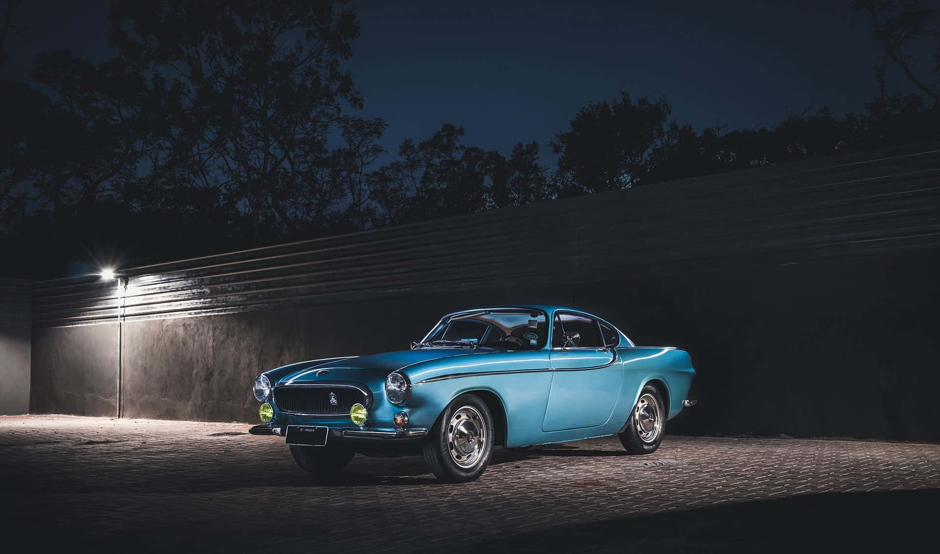 Download Classic Volvo P1800 Cruising