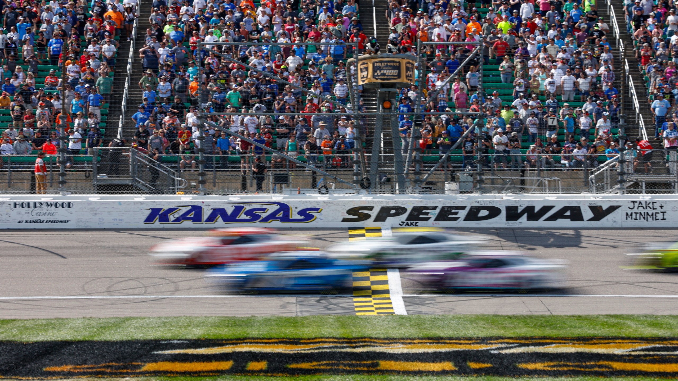 NASCAR returns to Kansas Speedway