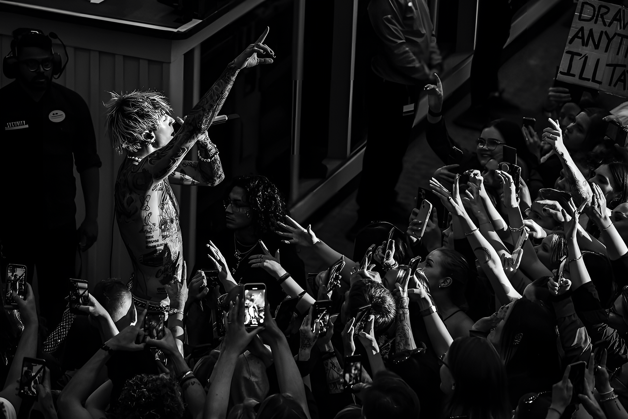 Machine Gun Kelly Mainstream Sellout 4k
