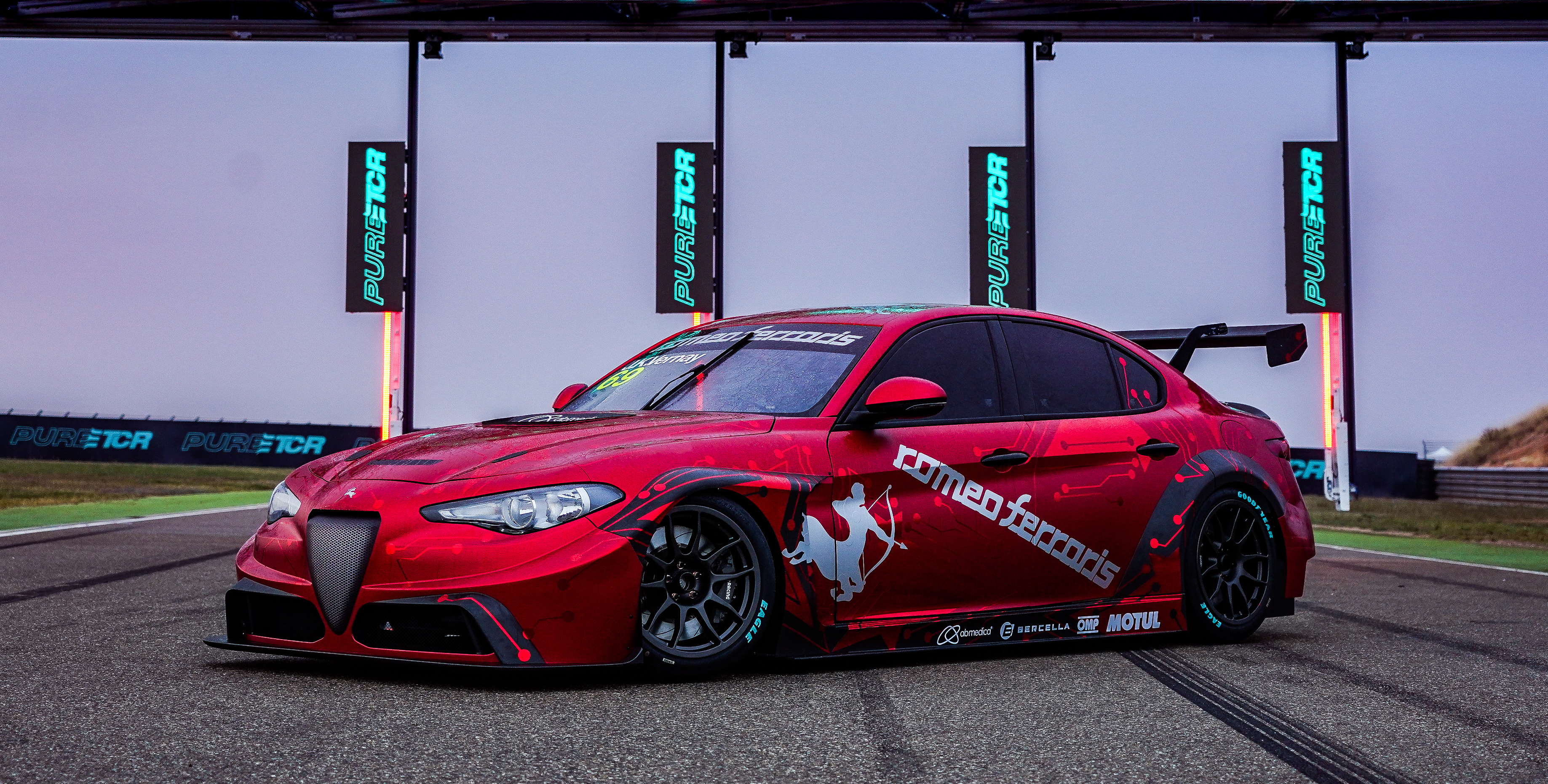 Alfa Romeo Giulia ETCR Wallpaper 4K