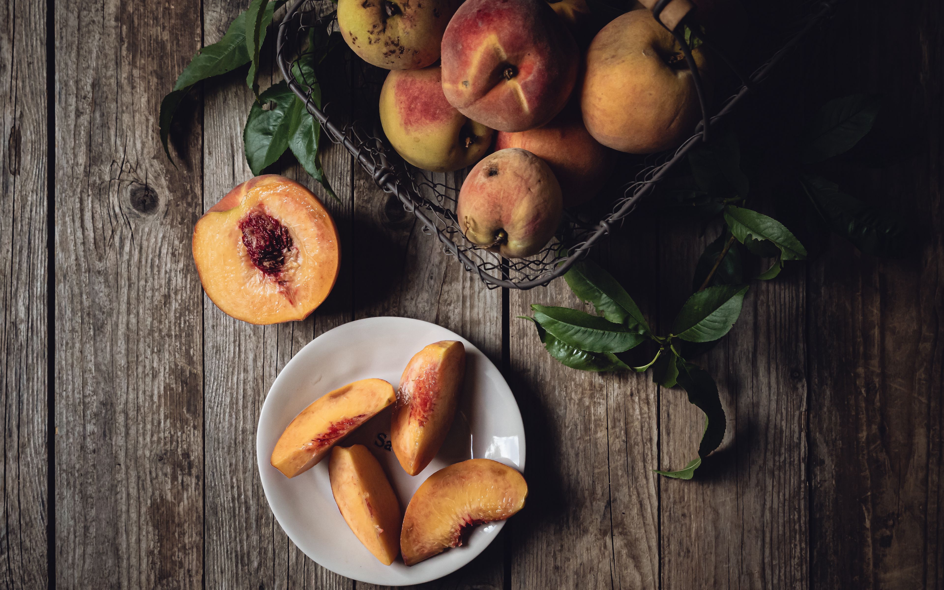 Download wallpaper 3840x2400 peach