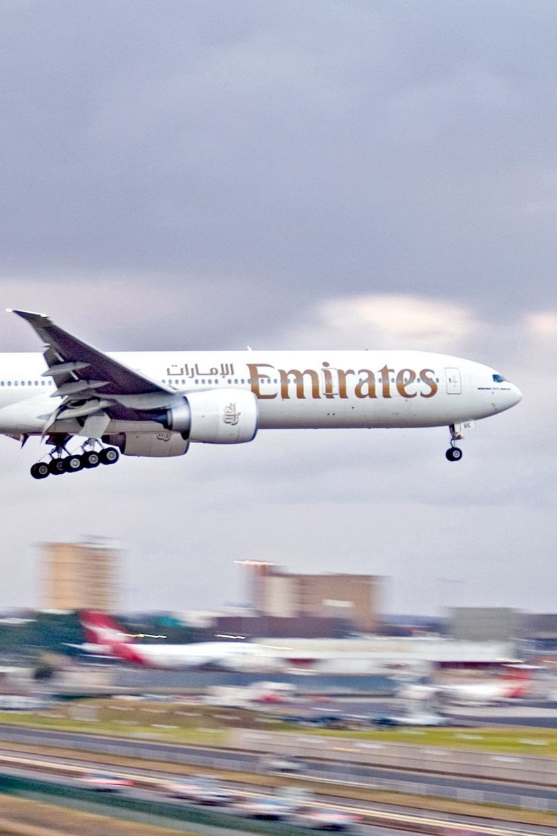 Download wallpaper 800x1200 emirates
