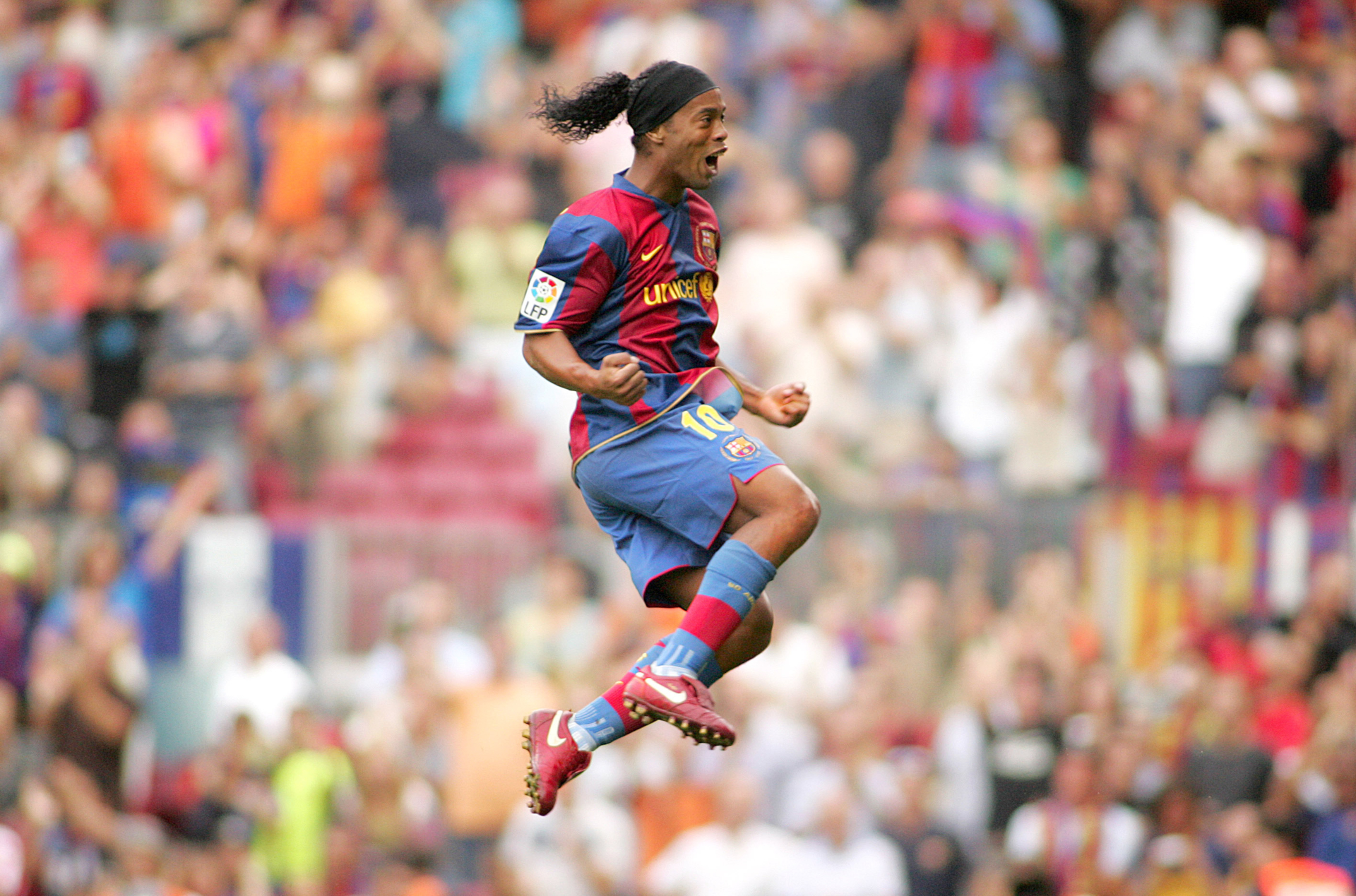 Sports Ronaldinho HD Wallpaper