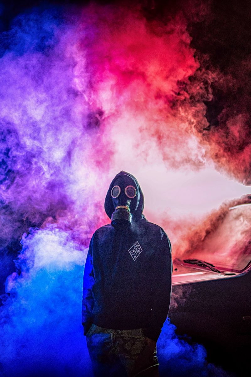 Download wallpaper 800x1200 gas mask