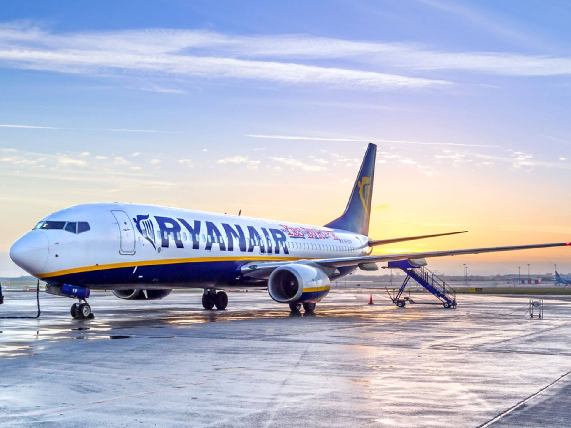 Download Ryanair Under Sunset Wet