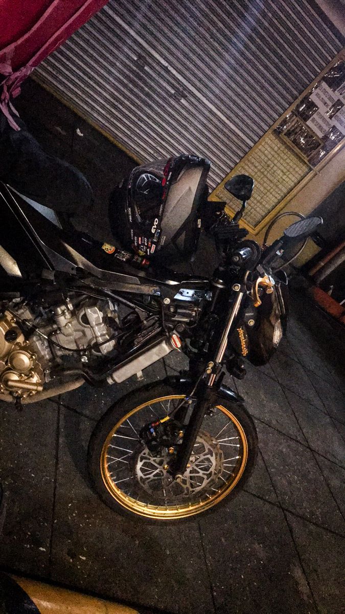 Raider 150 FI. Raiders, Black, Black gold