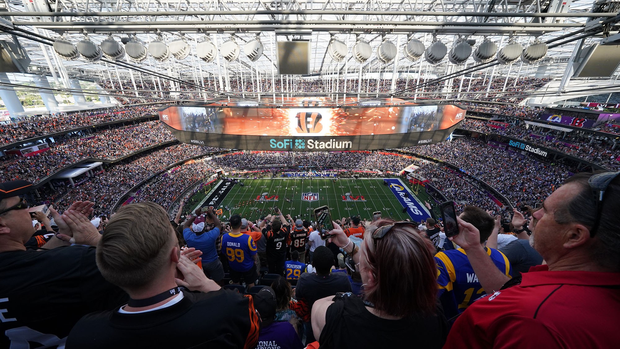 Super Bowl in Deal With NFL and CBS