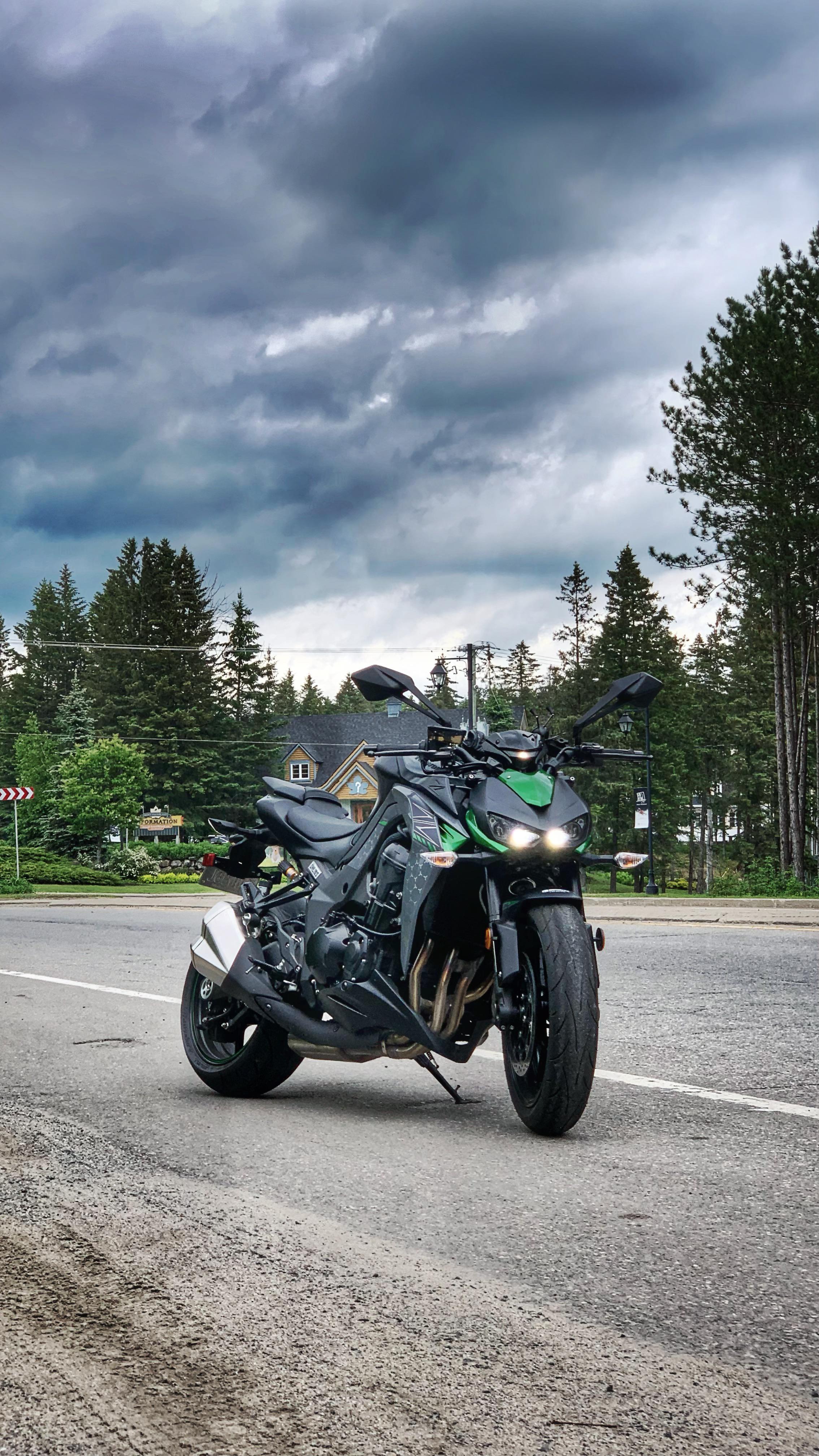 Kawasaki Z1000R in the Canadian