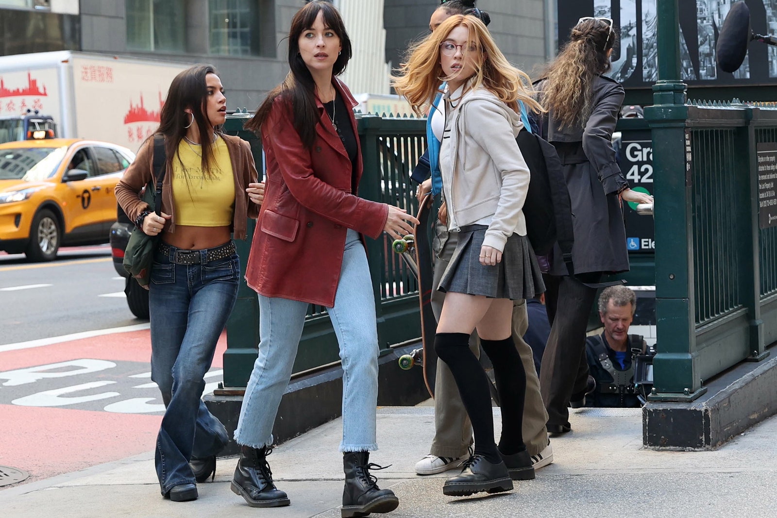 Dakota Johnson & Sydney Sweeney Filming