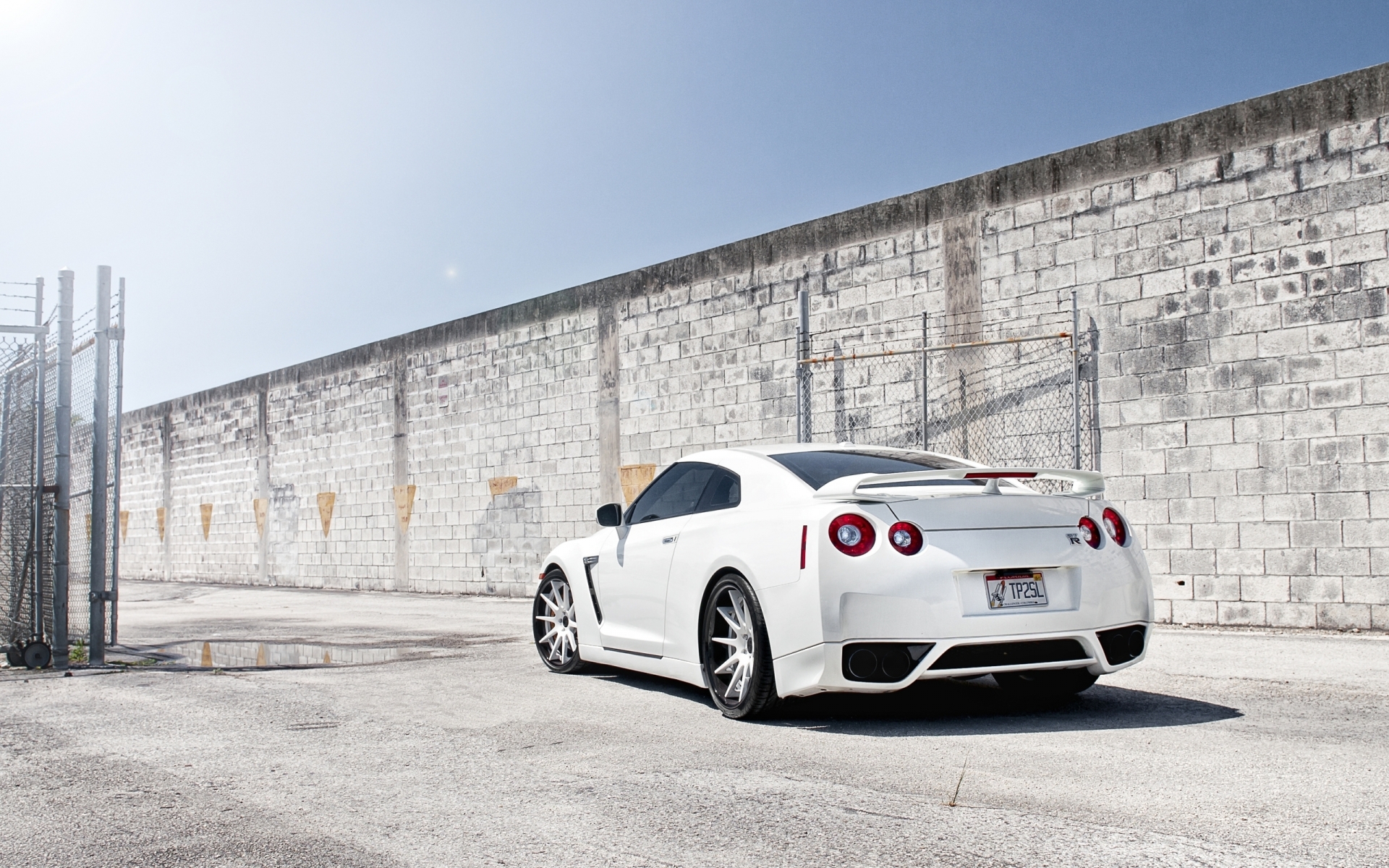 Nissan GTR R35 1920 x 1200 widescreen