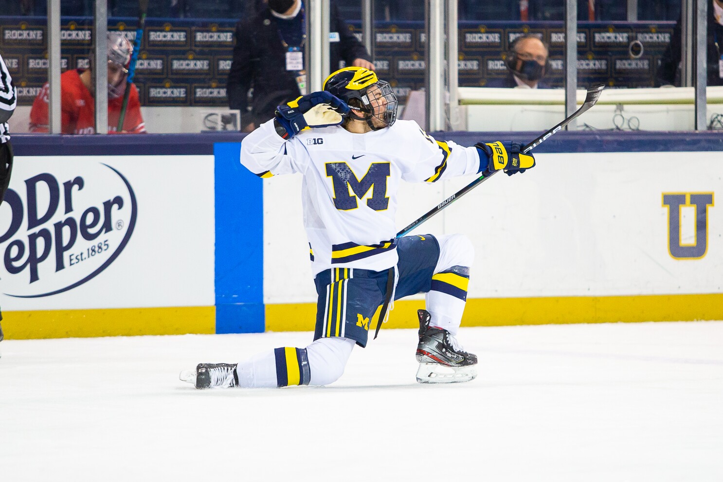 Michigan looking to break hockey title