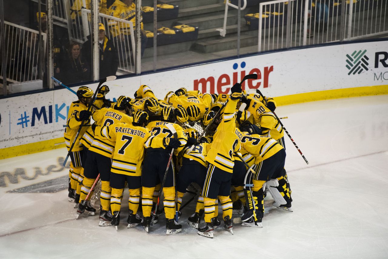 Michigan hockey sweeps No. 14 Notre