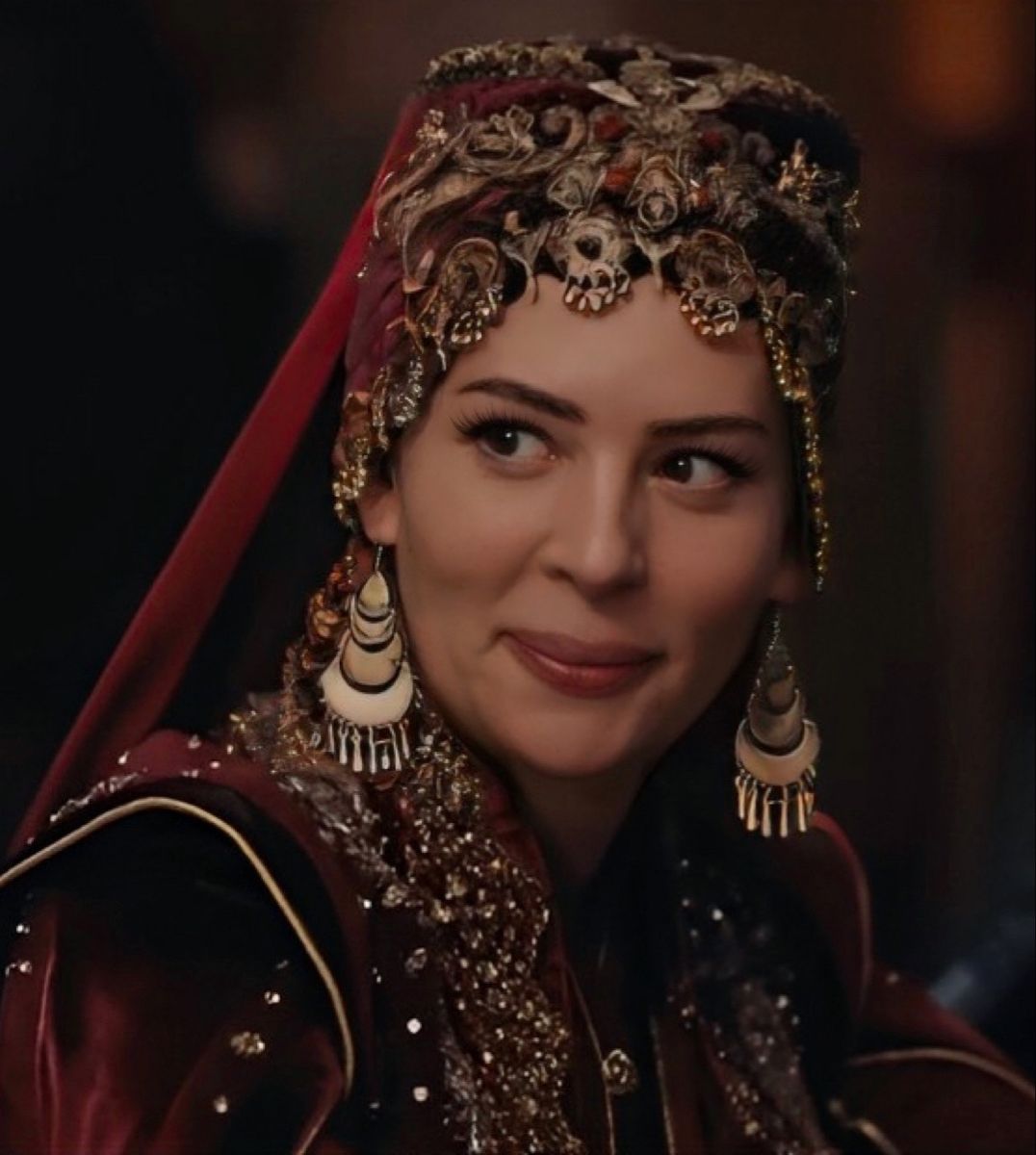 Malhun Hatun inlovee with her side eyes