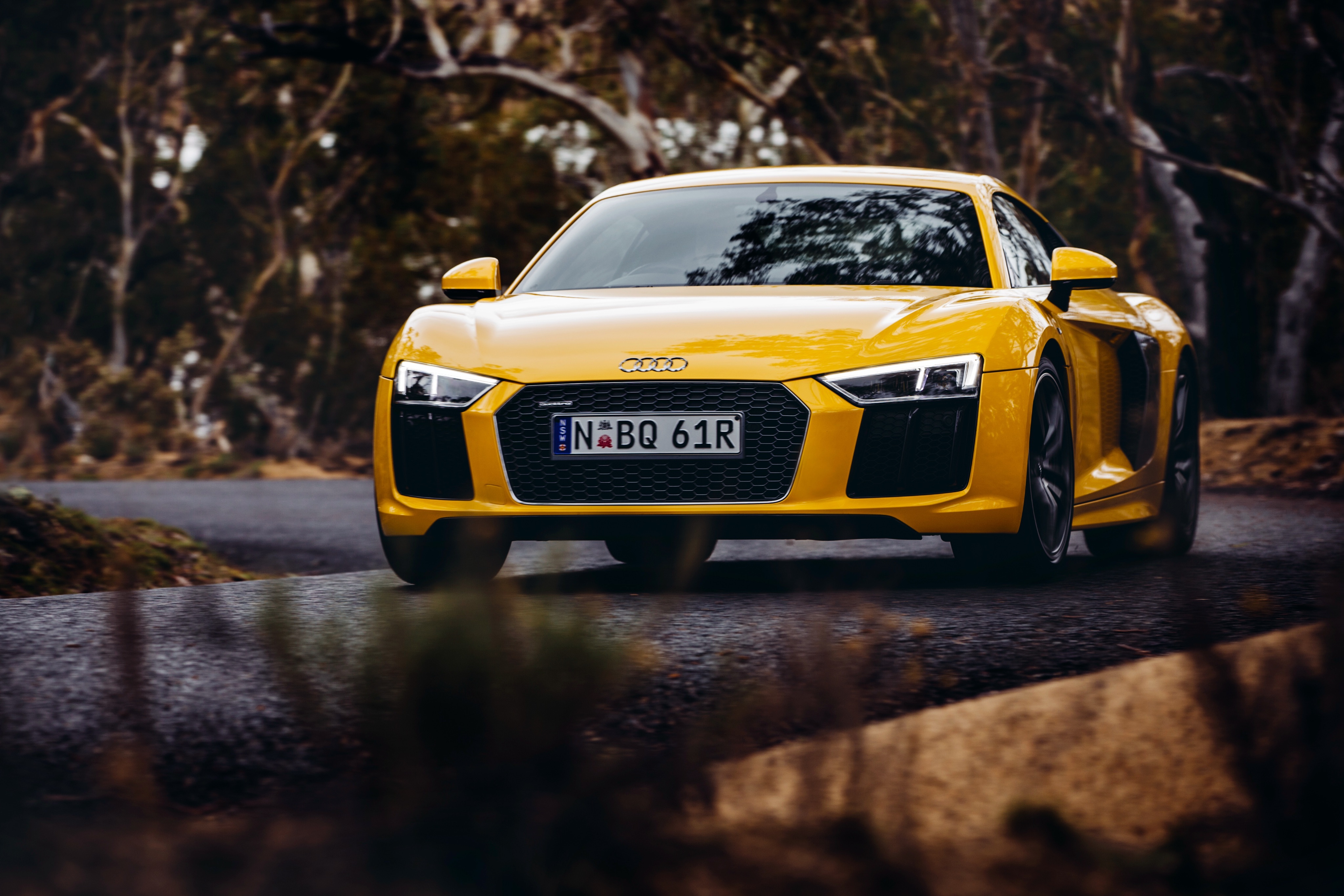 Desktop Wallpaper Audi R8 V10 Yellow