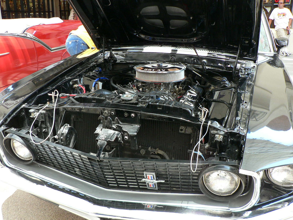Mustang Fastback engine