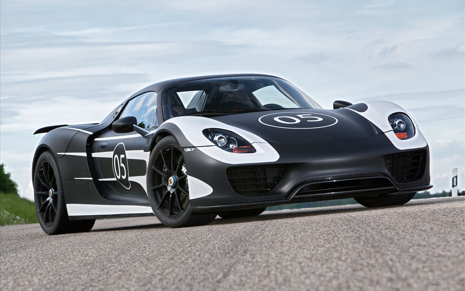 Porsche 918 Spyder 2013 Wallpaper