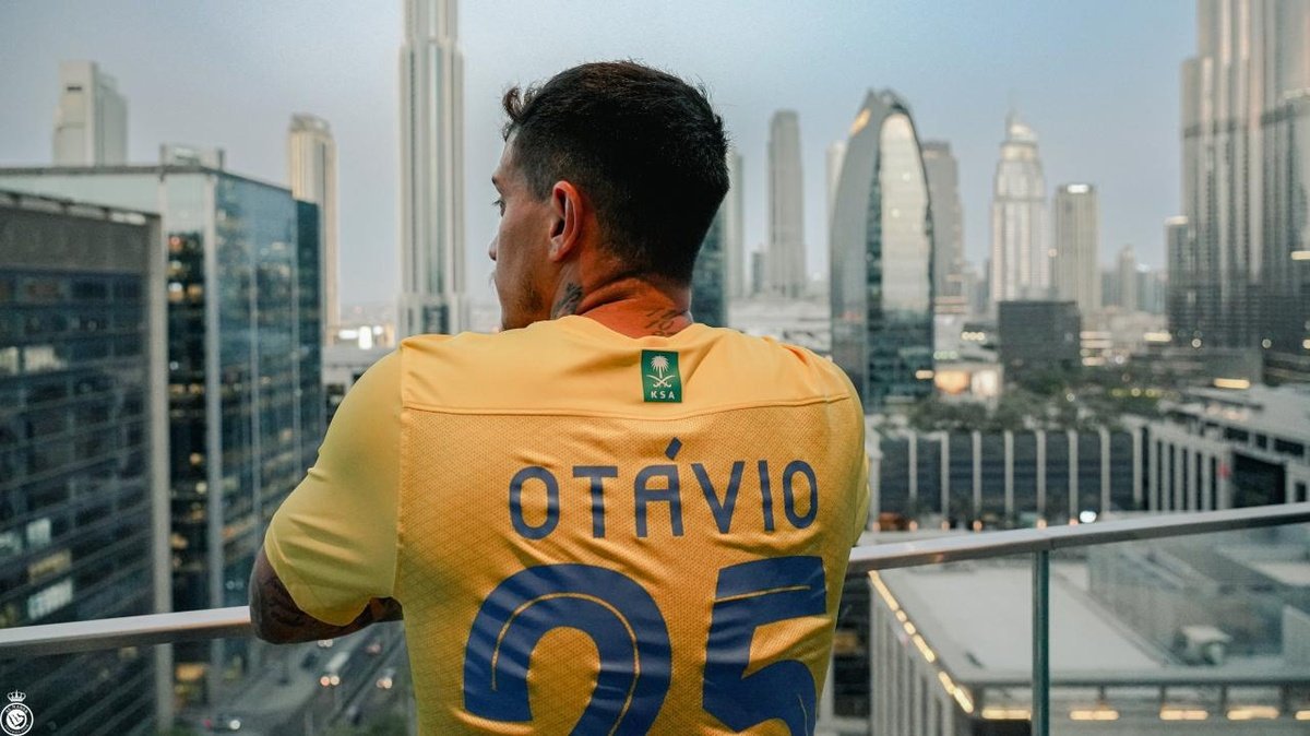 OFFICIAL: Otavio leaves Porto to join
