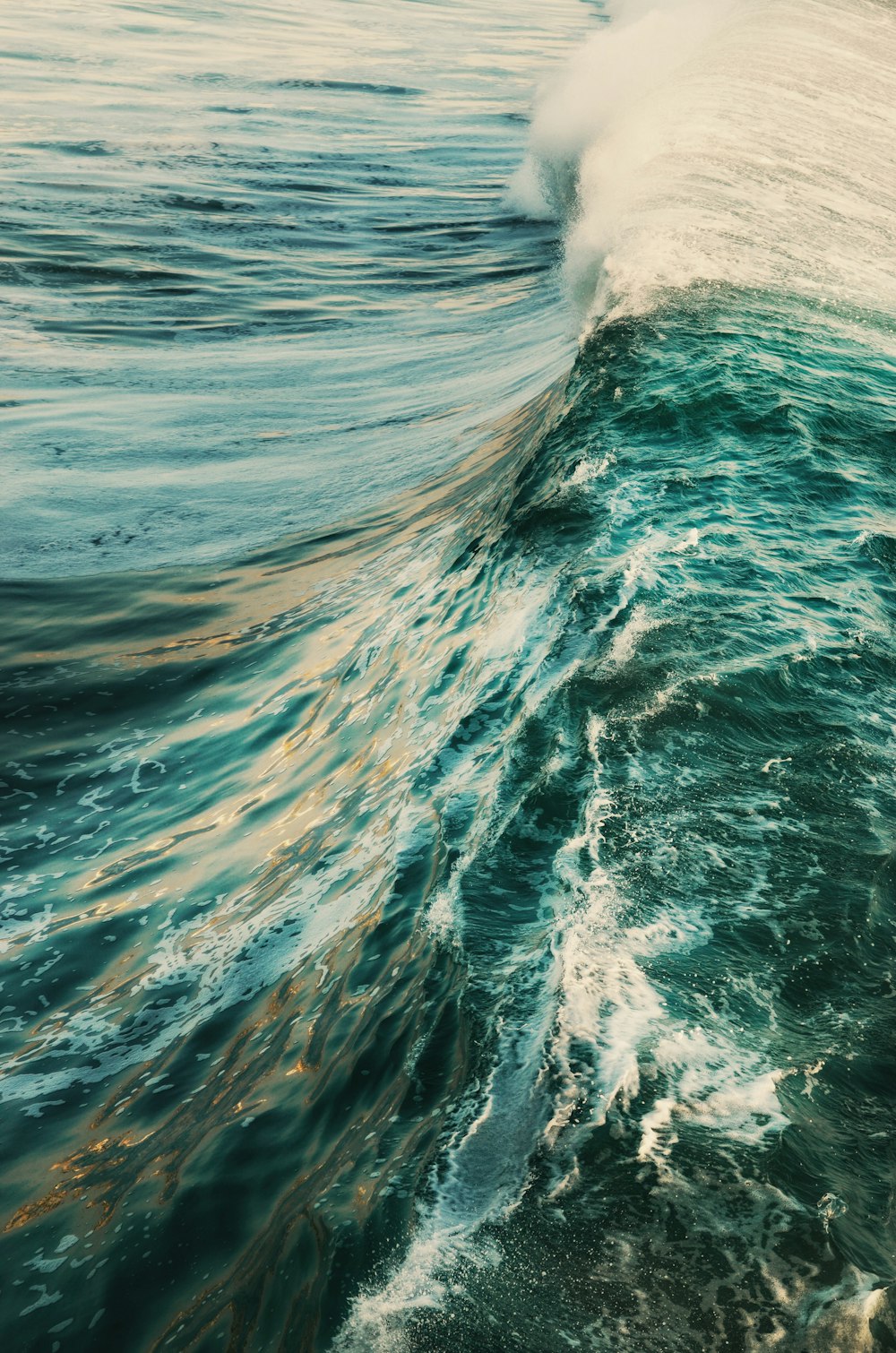 Blue ocean waves during daytime photo