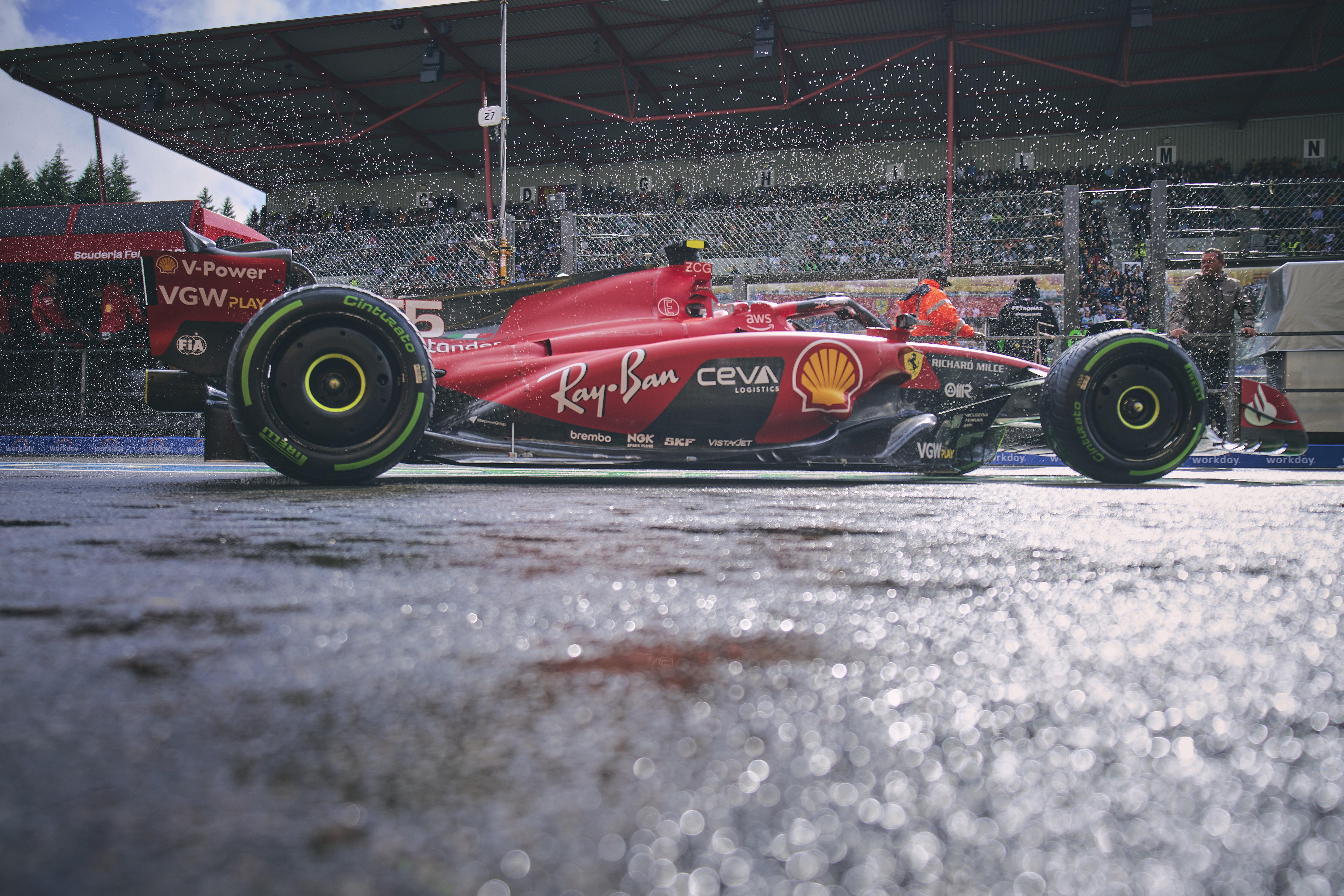 Ferrari wallpaper in the wet (6000x4000)