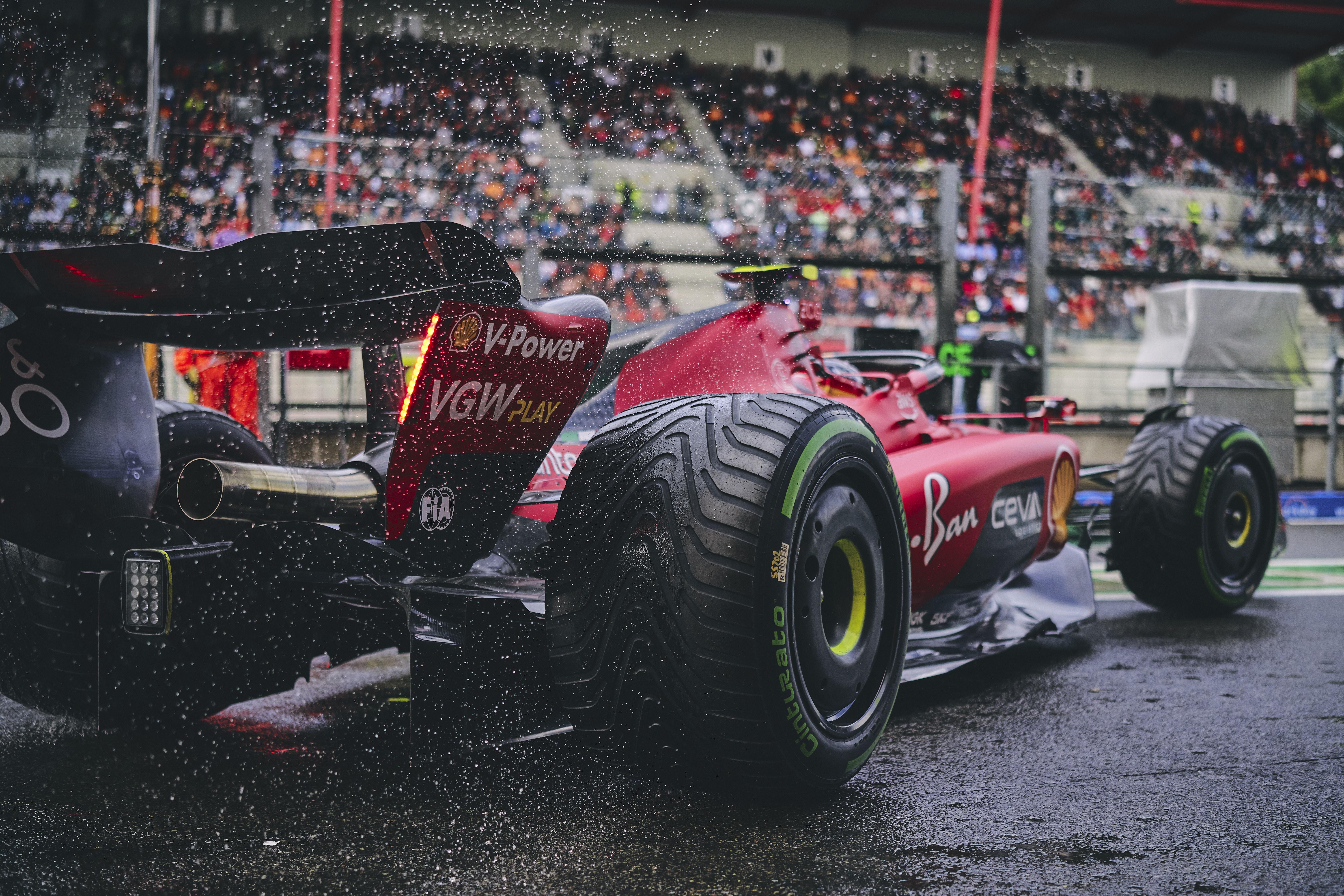 Ferrari wallpaper in the wet (6000x4000)