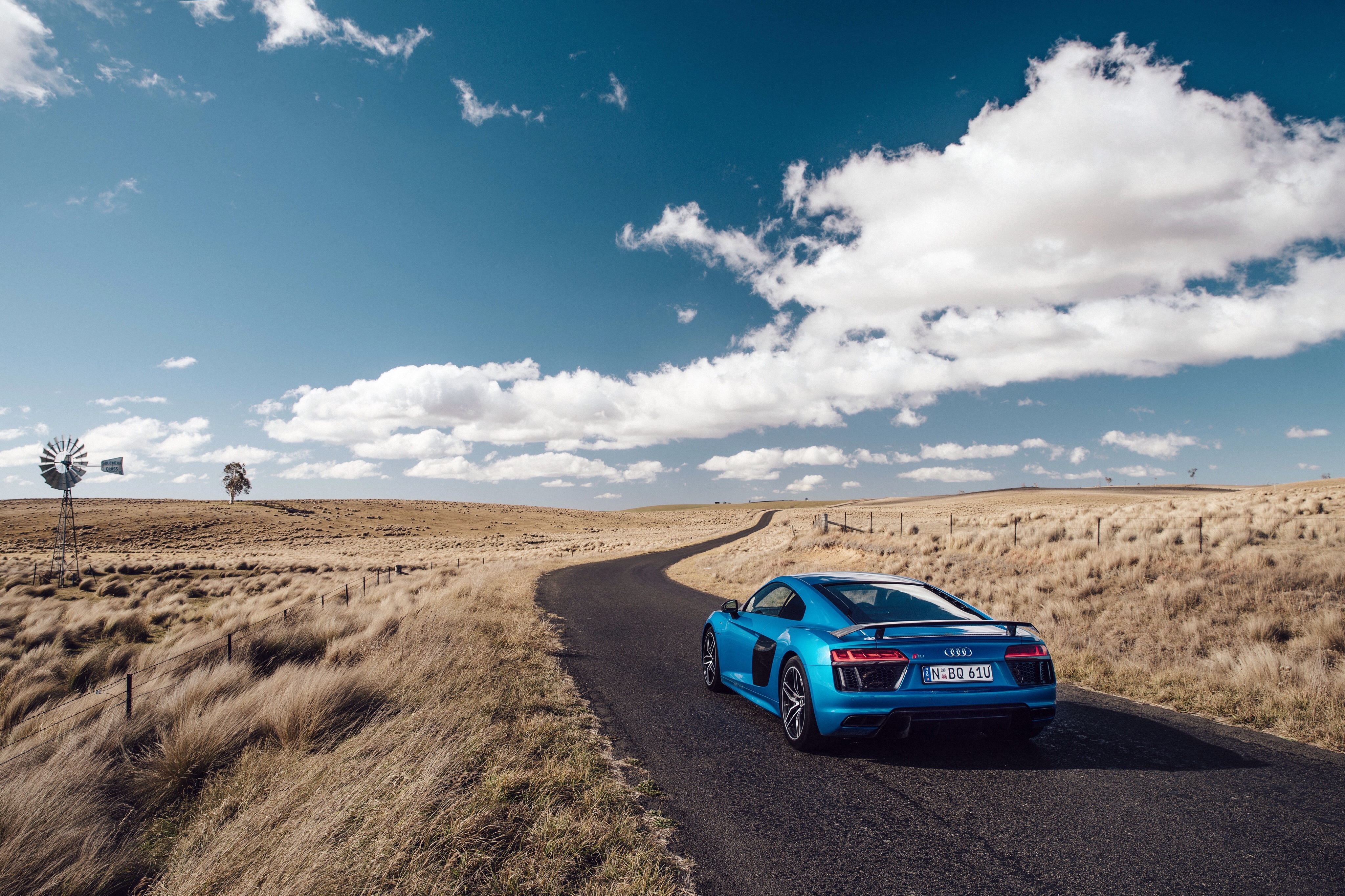 Wallpaper Audi R8 V10 Plus Sky Roads