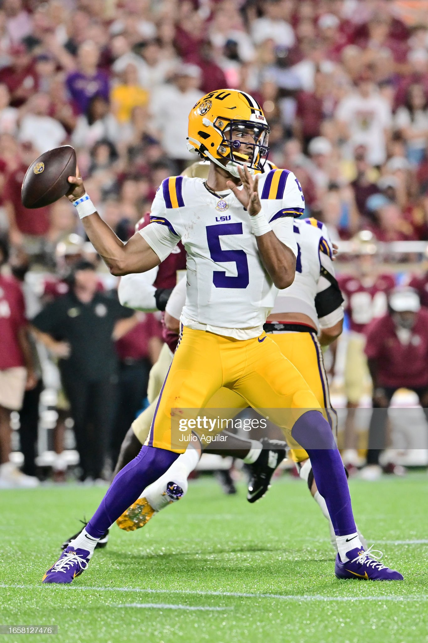 Jayden Daniels of LSU Tigers Passing
