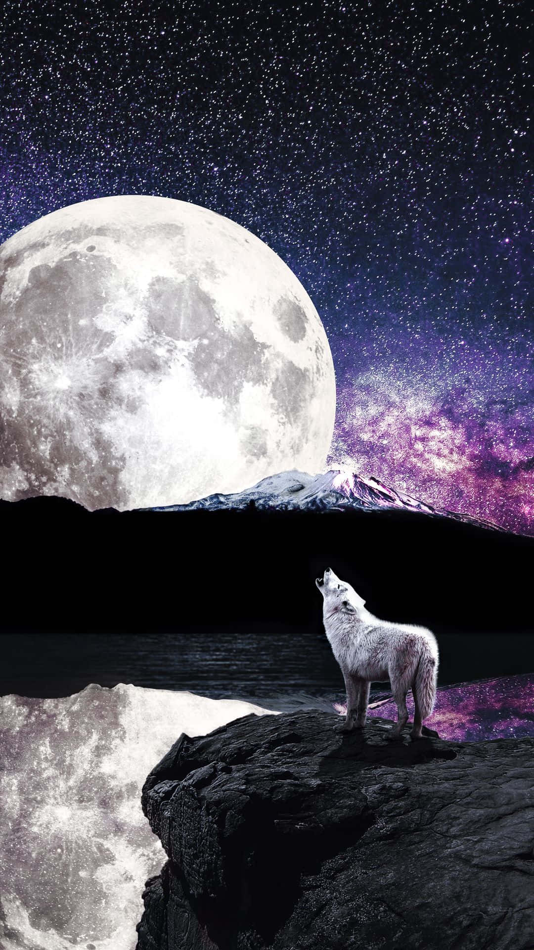 Wolf Howling at the Supermoon Wallpaper