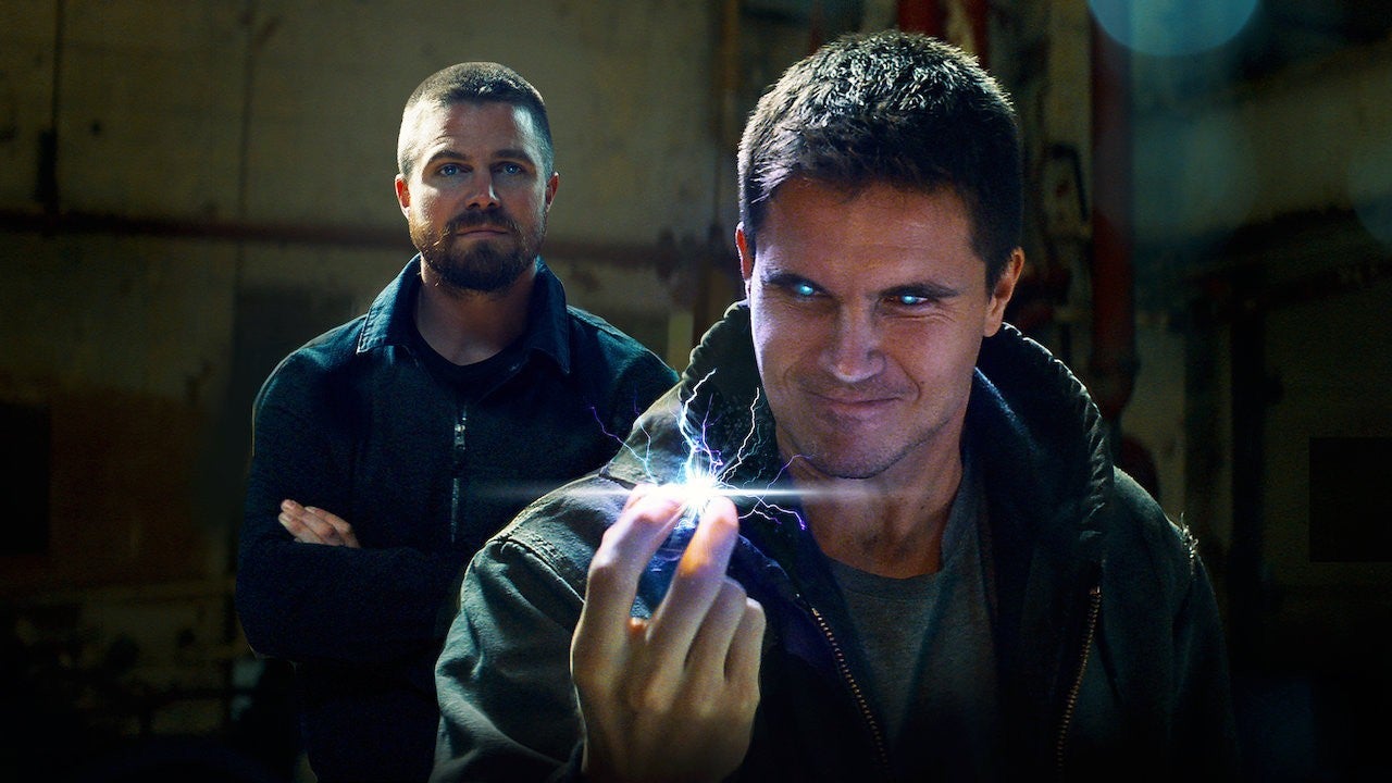 Stephen Amell and Robbie Amell Returning