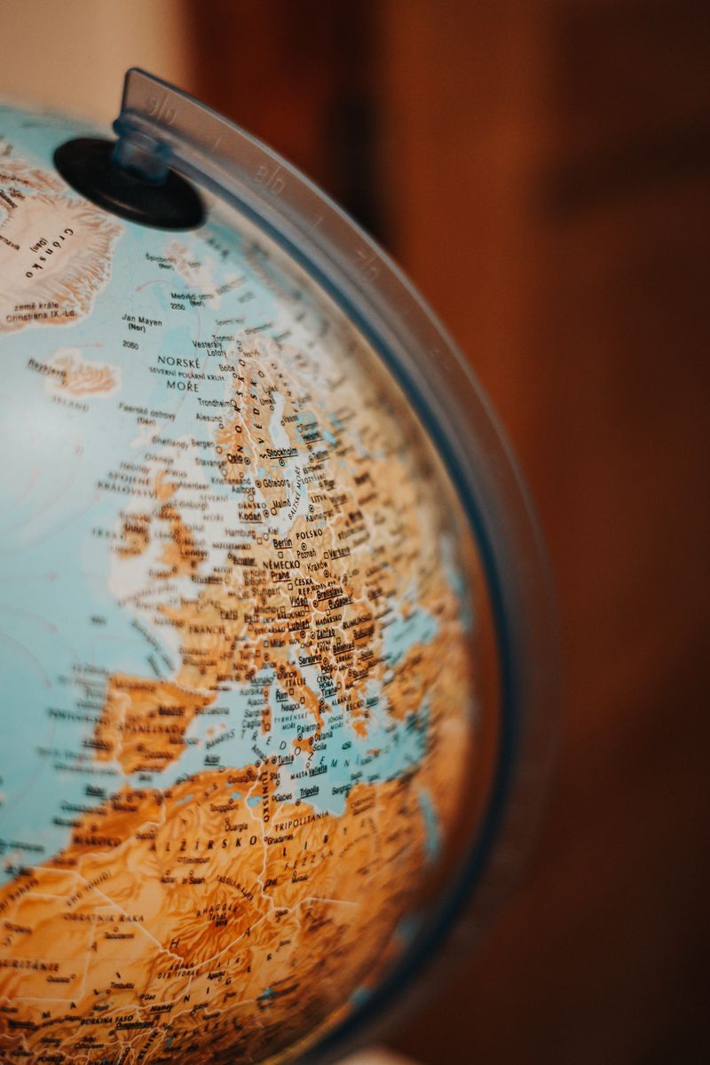 Download wallpaper 800x1200 globe