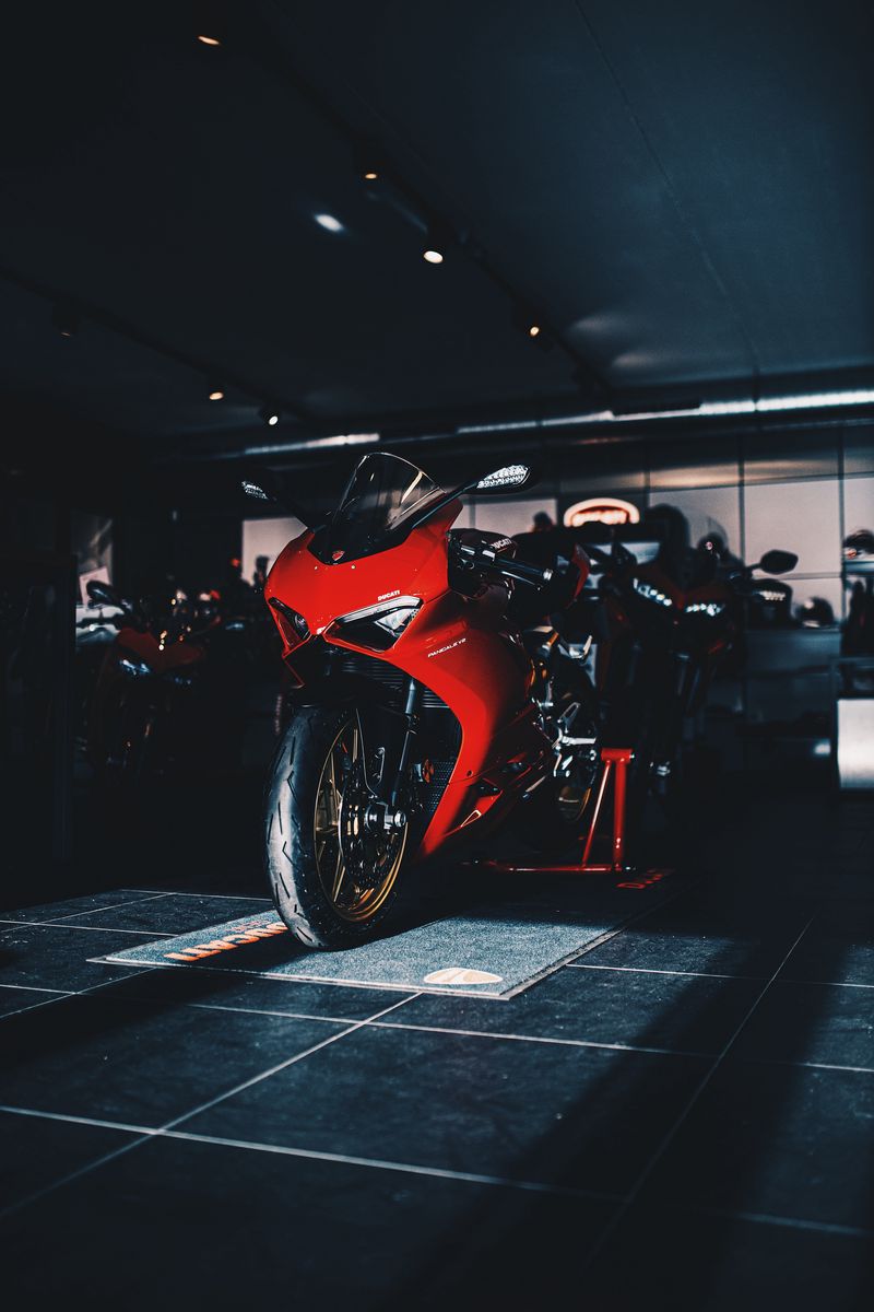 Download wallpaper 800x1200 ducati
