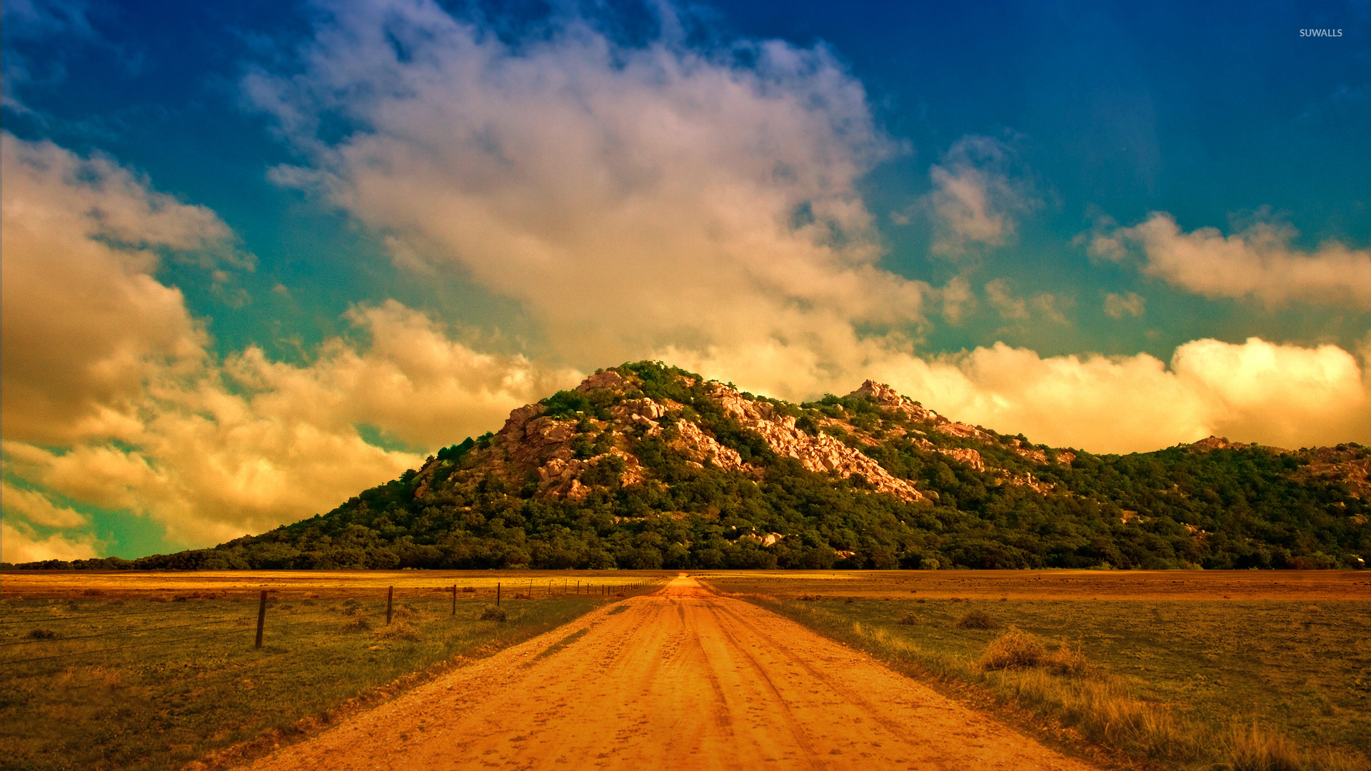 Dirt road to the mountain wallpaper