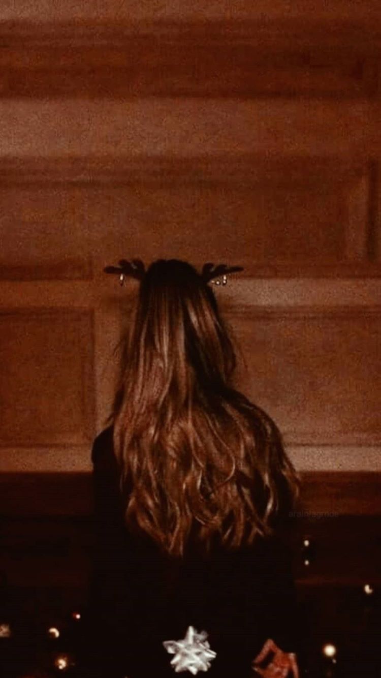 santa tell me lockscreen ♡. Ariana