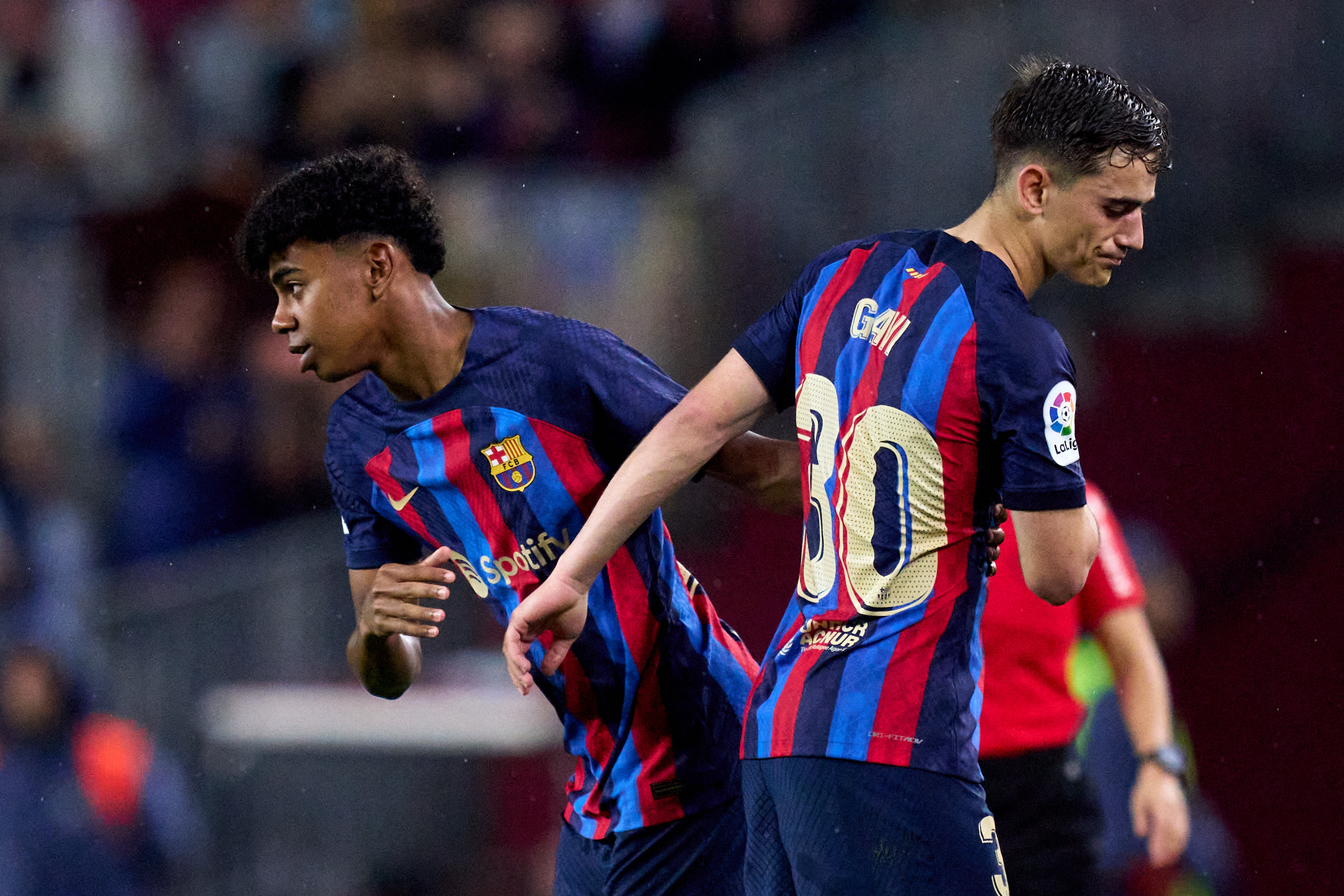 Lamine Yamal ataca una carpa de Vox