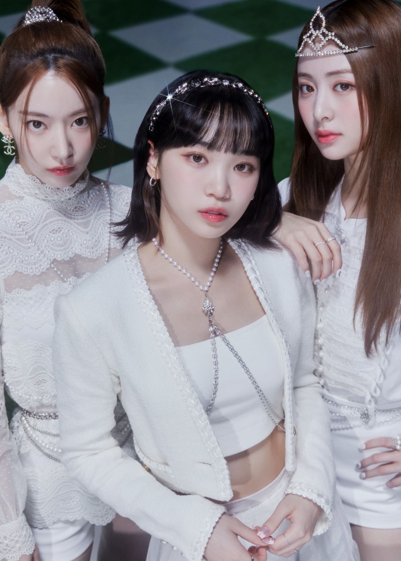 1st Japanese Single FEARLESS Teaser