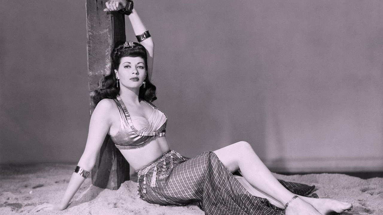 Yvonne De Carlo Biography