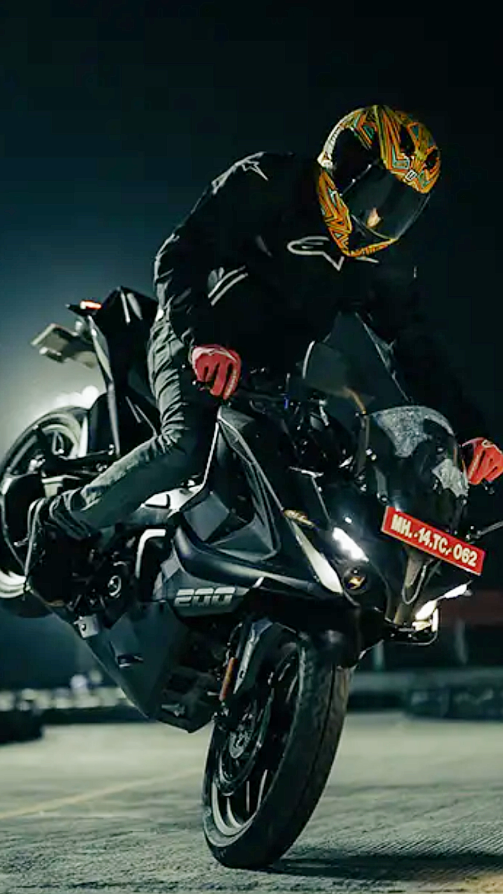 New Karizma XMR vs Pulsar RS 200 vs KTM