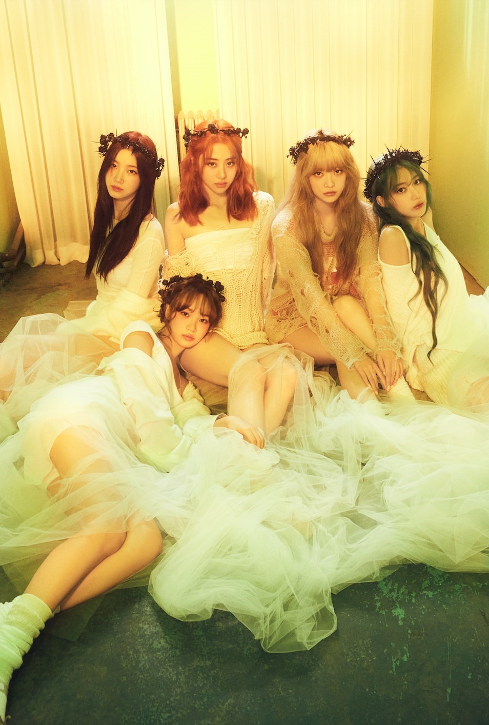 LE SSERAFIM keep making their world