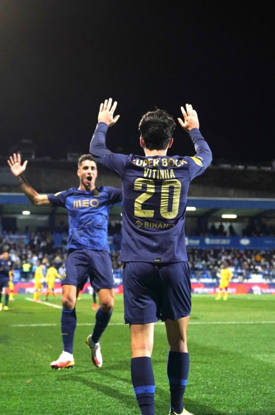 Vikki holding onto Luis