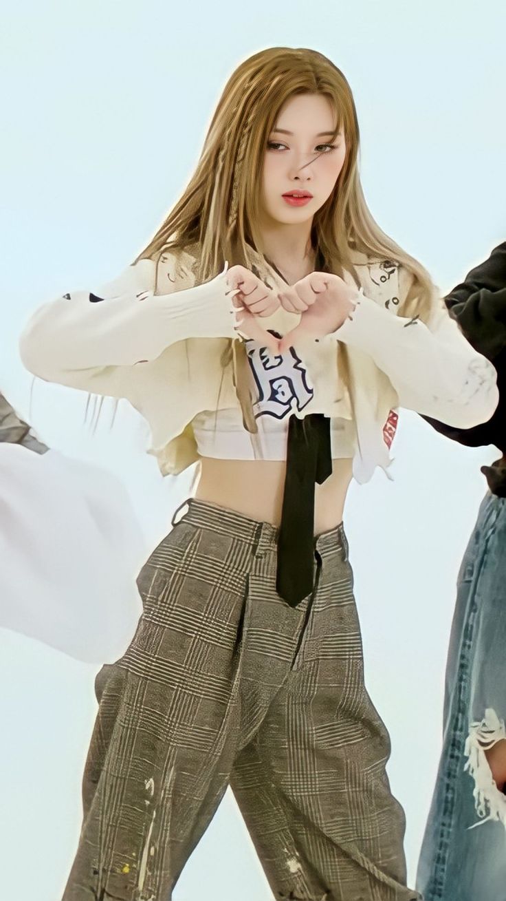 nmixx love me like this bae wallpaper