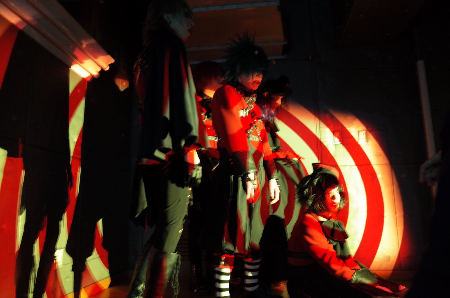 gulu gulu group photo. vkgy (ブイケージ)