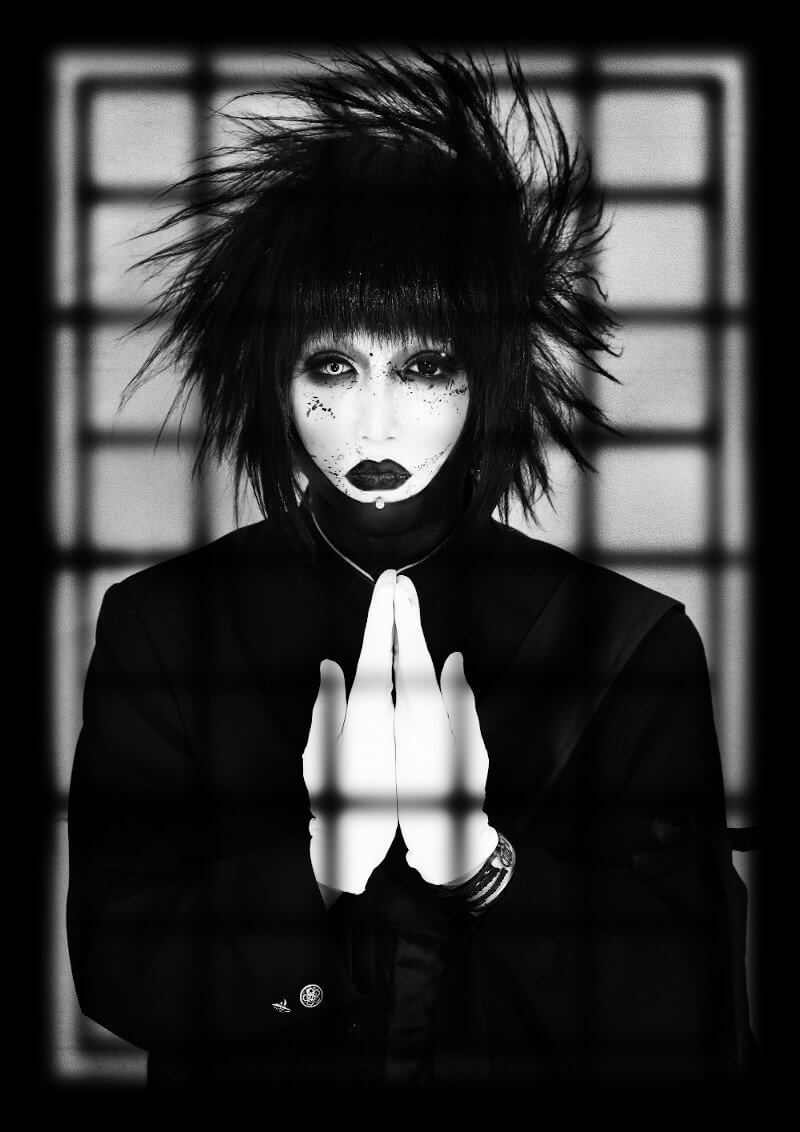 gulu gulu V. Ai (哀) solo photo. vkgy