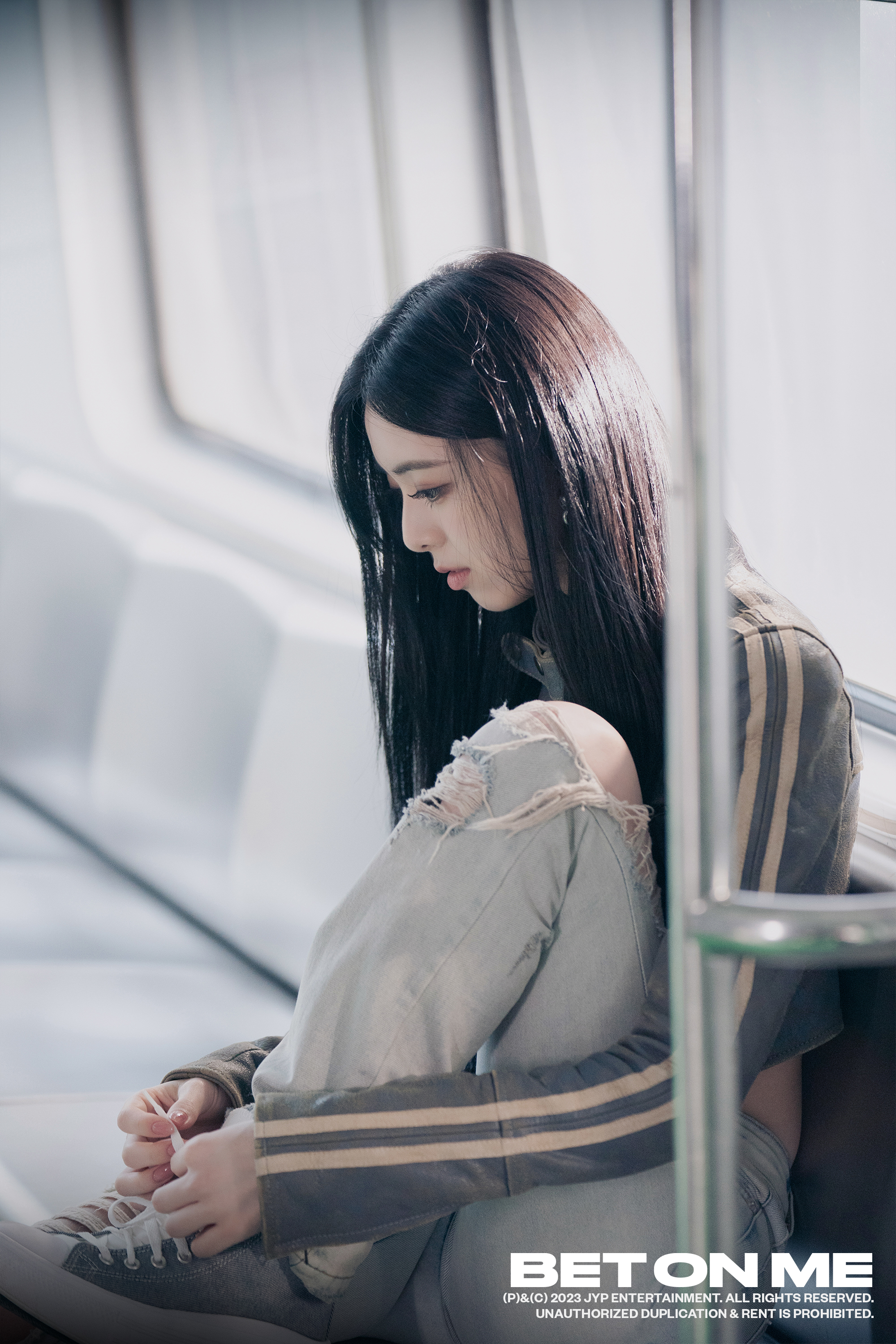 ITZY BET ON ME BEHIND PHOTO