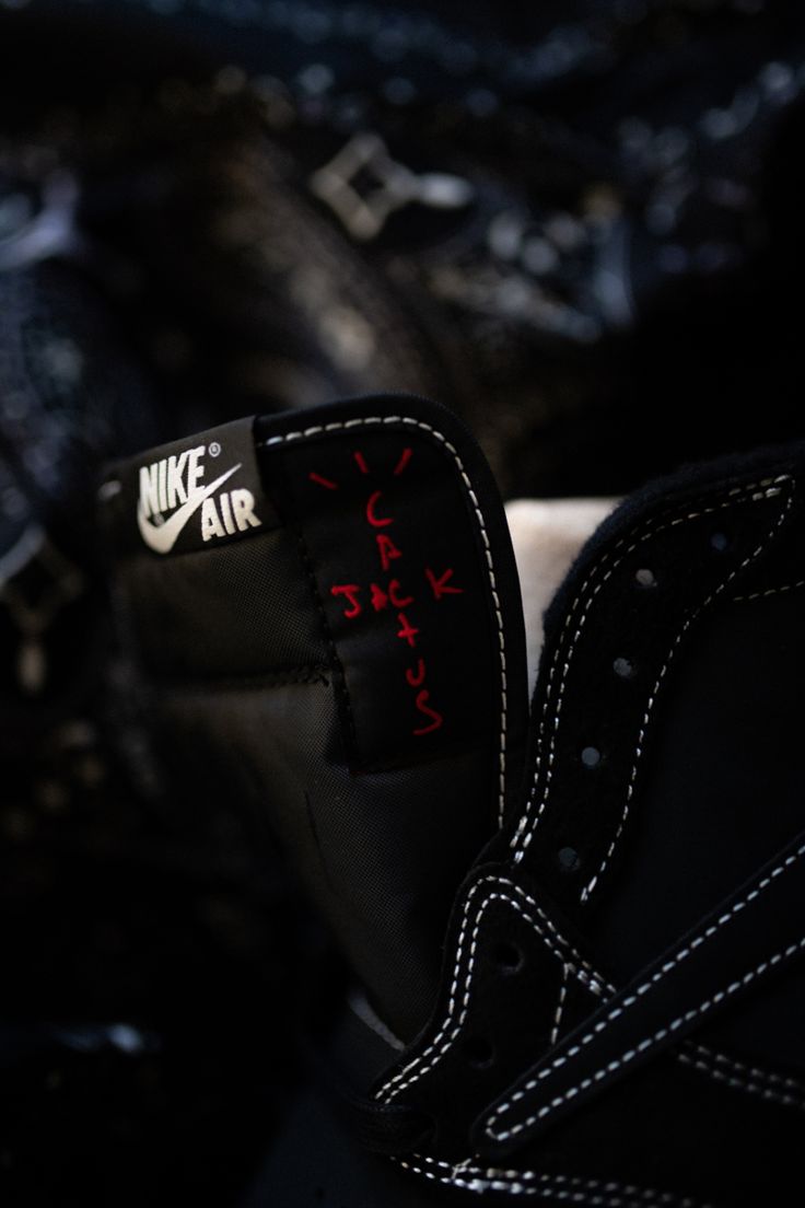 travis scott black phantom. Nike