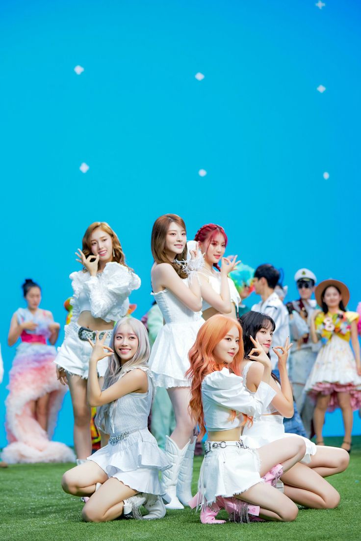 STAYC - 'BUBBLE' MV behind photo