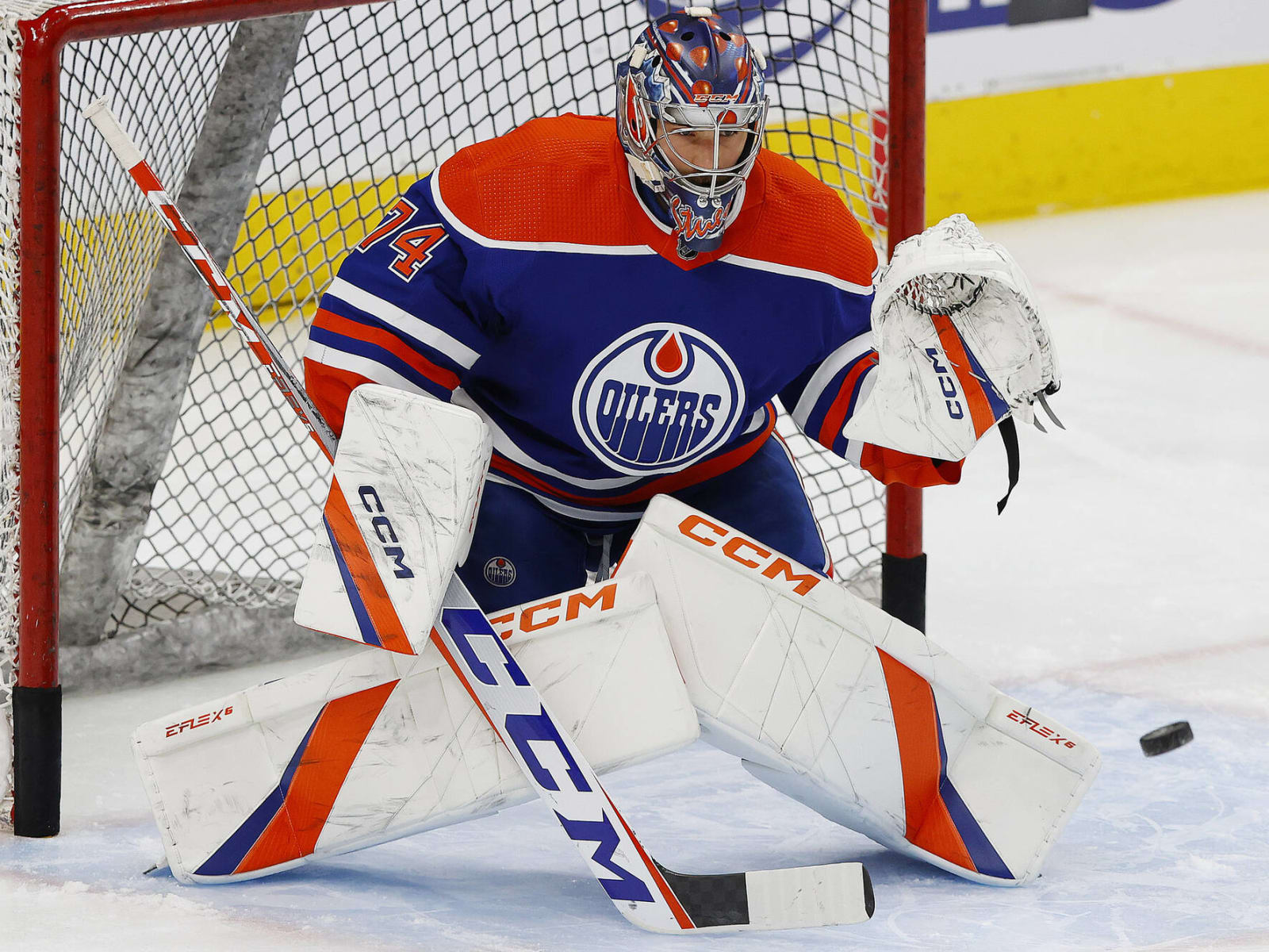 Oilers sign goalie Stuart Skinner to