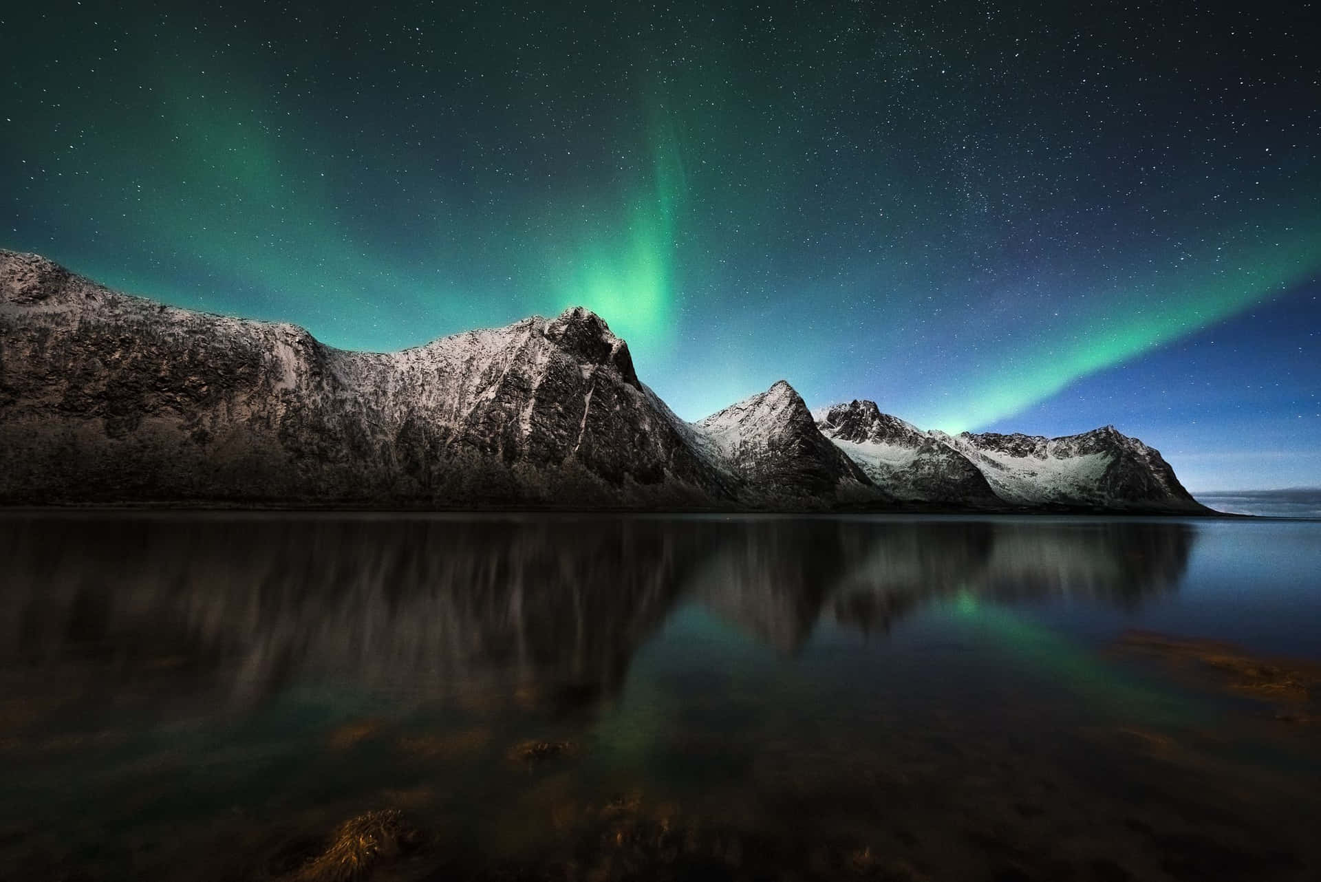 Download Mountain In Iceland Desktop Wallpaper