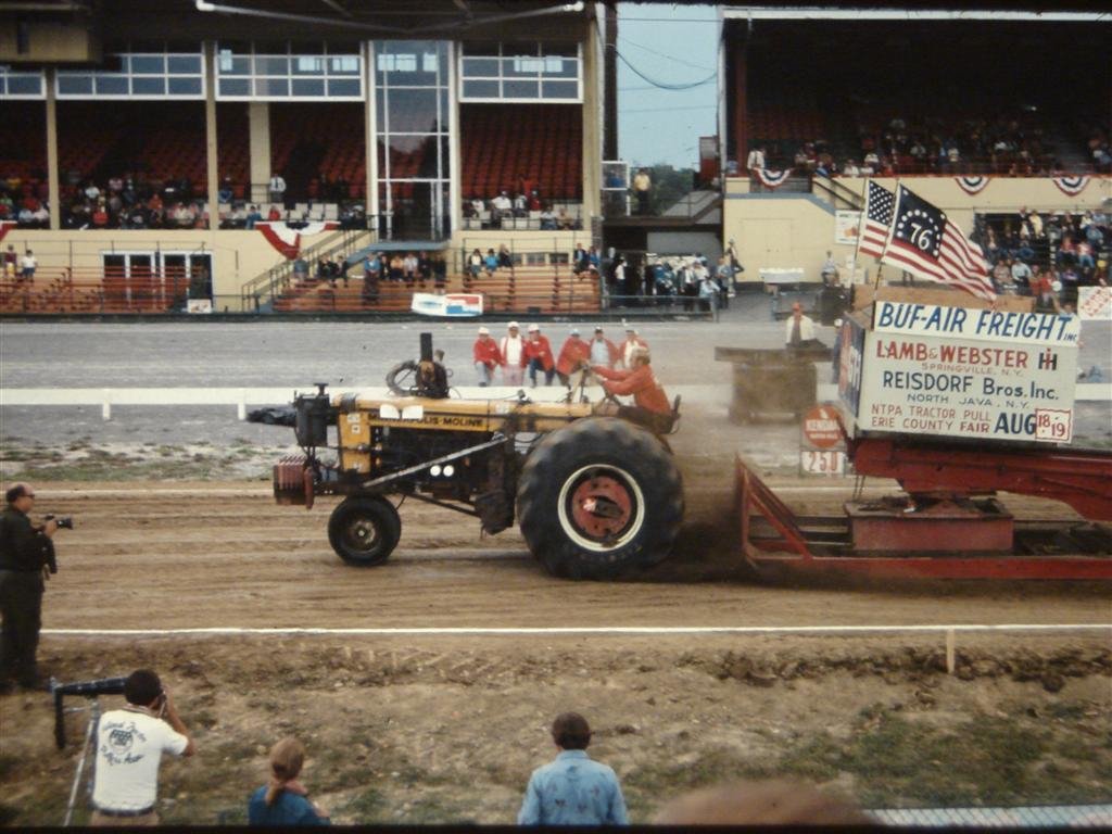old pulling pics from a pull in 1977
