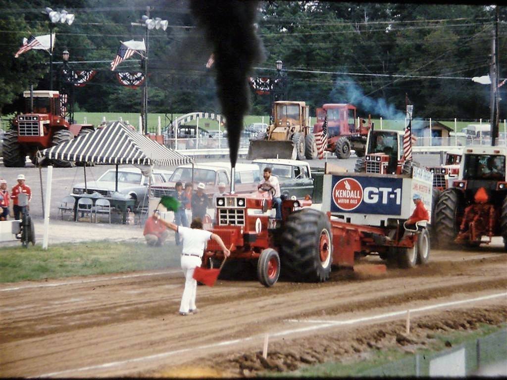 old pulling pics from a pull in 1977