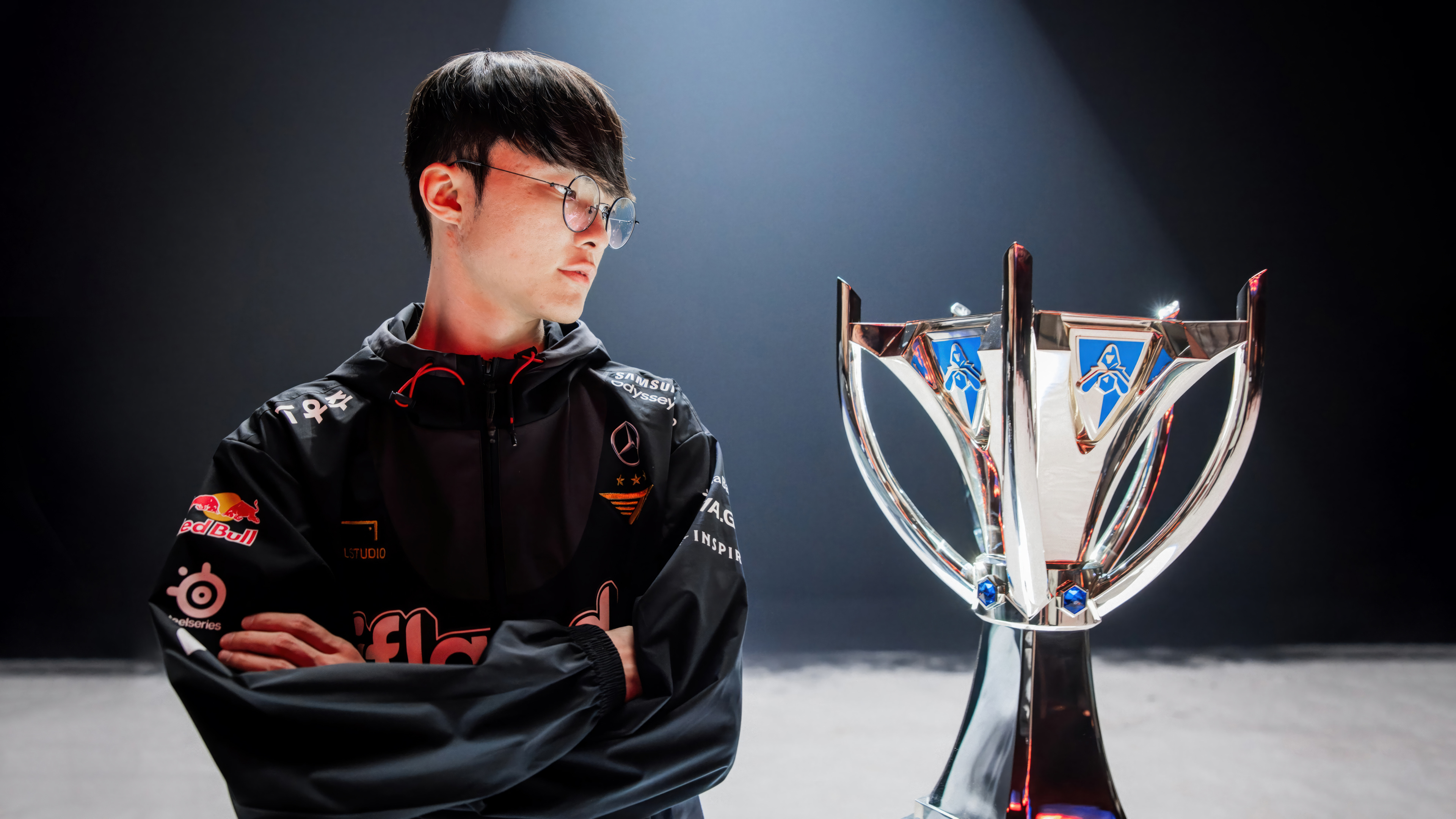 Faker with Championship Trophy